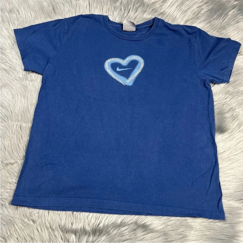 Vintage Y2K Nike Womens Heart Logo Blue T Shirt